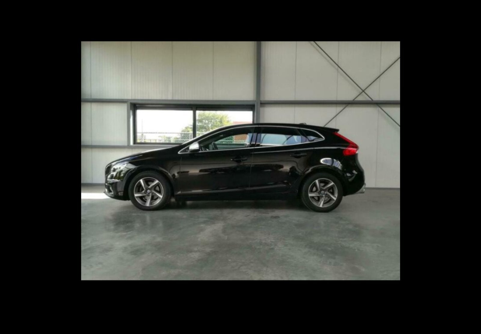 Volvo V40 2.0 D2 120PK 2015 Zwart, Auto's, Volvo, Voorwielaandrijving, Euro 5, Zwart, 4 cilinders