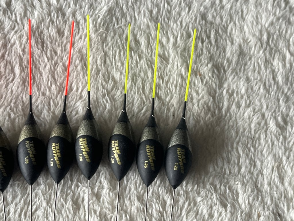 adv 414 / NIEUW set 10 dobbers TEAM KUYPERS 1,25gr, Watersport en Boten, Hengelsport | Witvissen, Ophalen of Verzenden, Nieuw