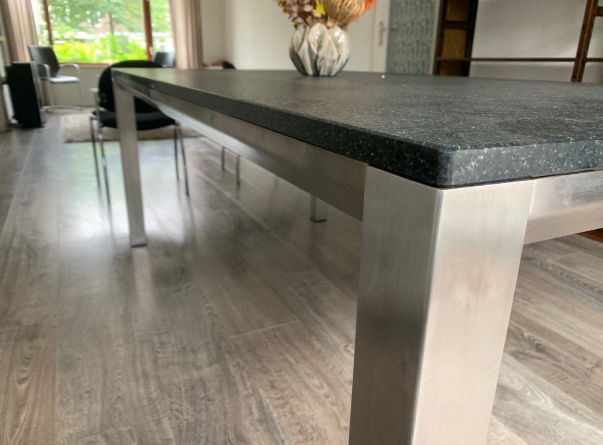 Gratis | grote eettafel met stenen blad | zgan, Huis en Inrichting, Ophalen, 150 tot 200 cm, 200 cm of meer, Zo goed als nieuw
