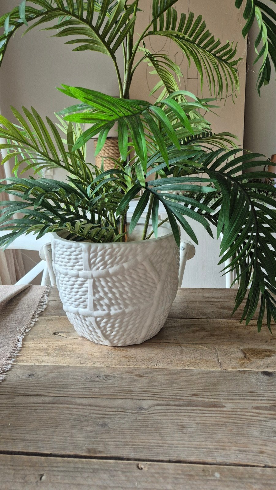 Prachtige bloempot met unieke textuur, wit, Gebruikt, Rond, Binnen, Minder dan 40 cm