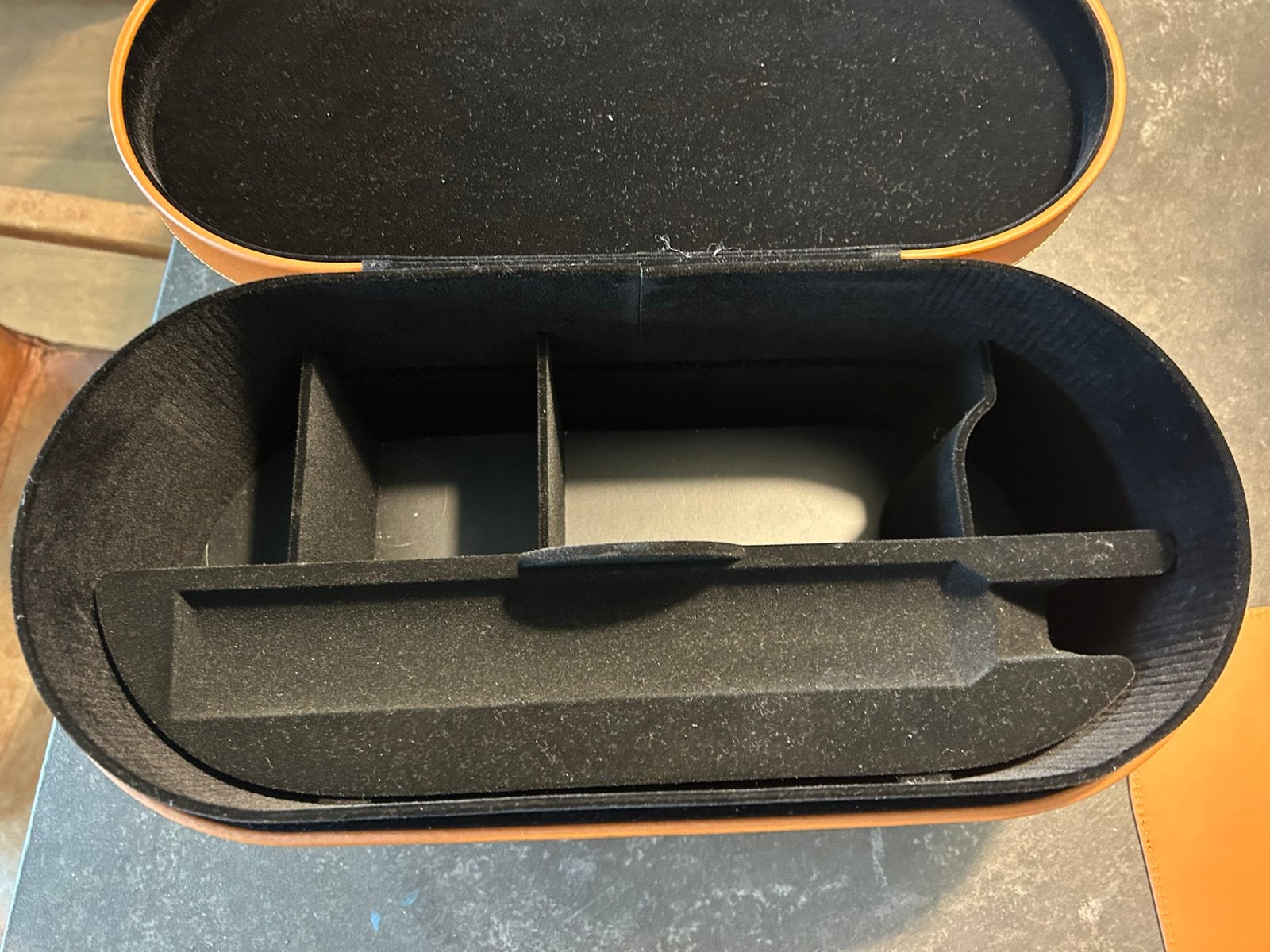 Dyson Airwrap styler case, Ophalen of Verzenden, Zo goed als nieuw, Bruin, Hardcase