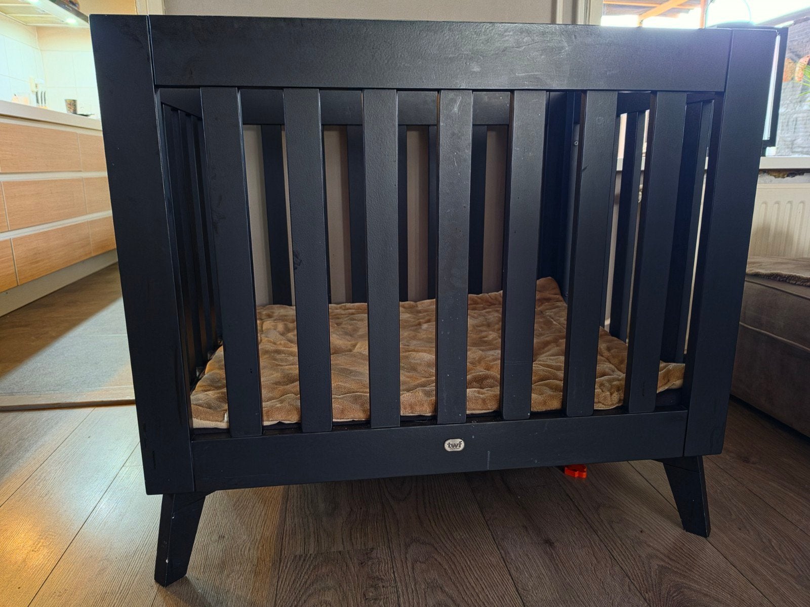 TWF Box - Zwart Houten Box voor Baby's en Peuters, Ophalen, Gebruikt, Vierkant, Boxkleed