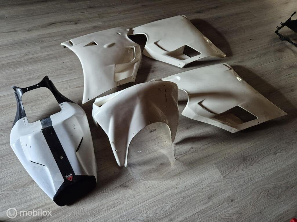 Kuipset kuipdelen zitje kontje ruitje racekuip 748 916 996, Gebruikt, Factorystore.service@ducati.com, Ophalen of Verzenden, Via Antonio Cavalieri Ducati, 74/5, 74/6, 40132 Bologna BO