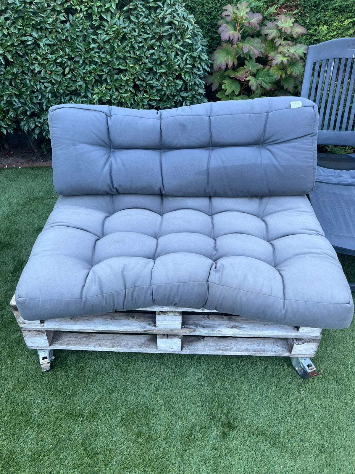 Degelijke palletbank op wielen, Tuin en Terras, Ophalen, Zo goed als nieuw