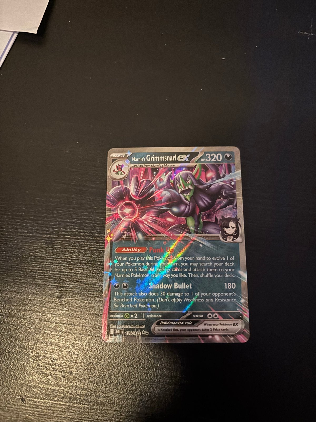 Marnie's Grimmsnarl ex Pokémon Kaart - Zeldzaam, Hobby en Vrije tijd, Verzamelkaartspellen | Pokémon, Zo goed als nieuw, Losse kaart