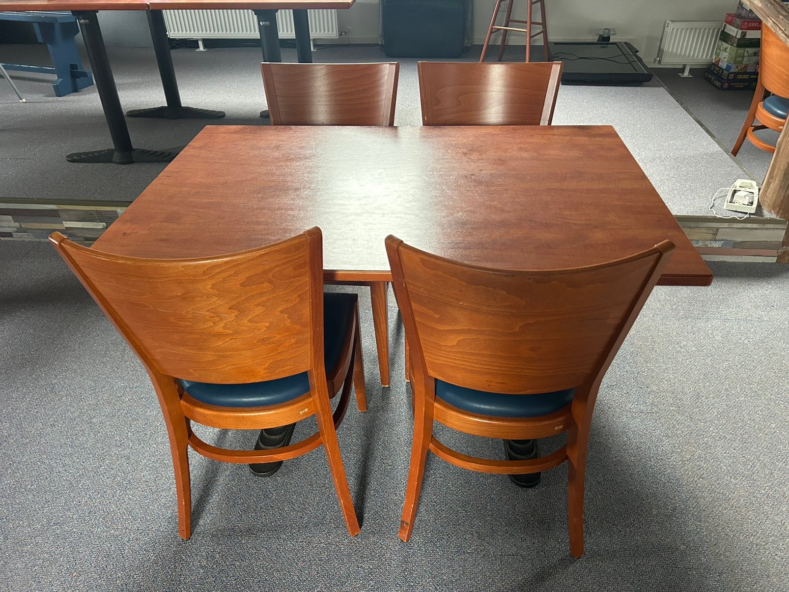 Grote set tafels en stoelen horeca Aton, Huis en Inrichting, Ophalen