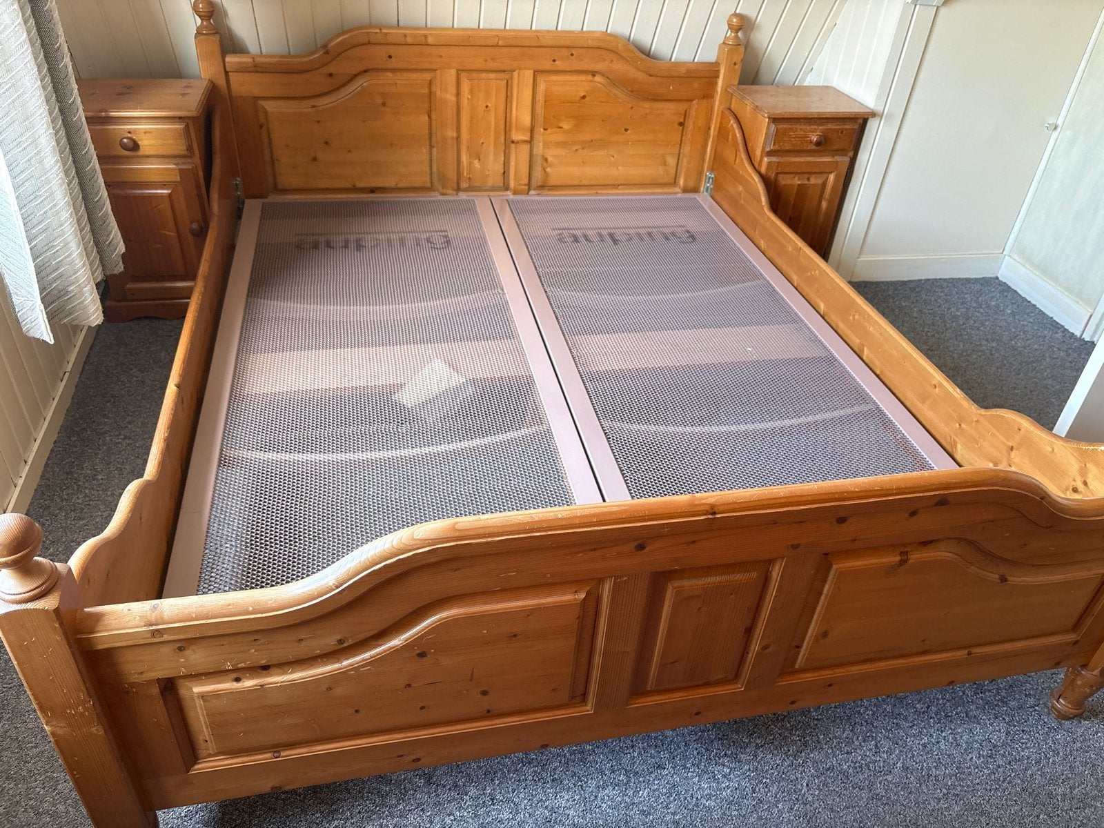 Massief houten tweepersoonsbed met nachtkastjes, Huis en Inrichting, Slaapkamer | Bedden, Ophalen, Gebruikt, Bruin, Tweepersoons