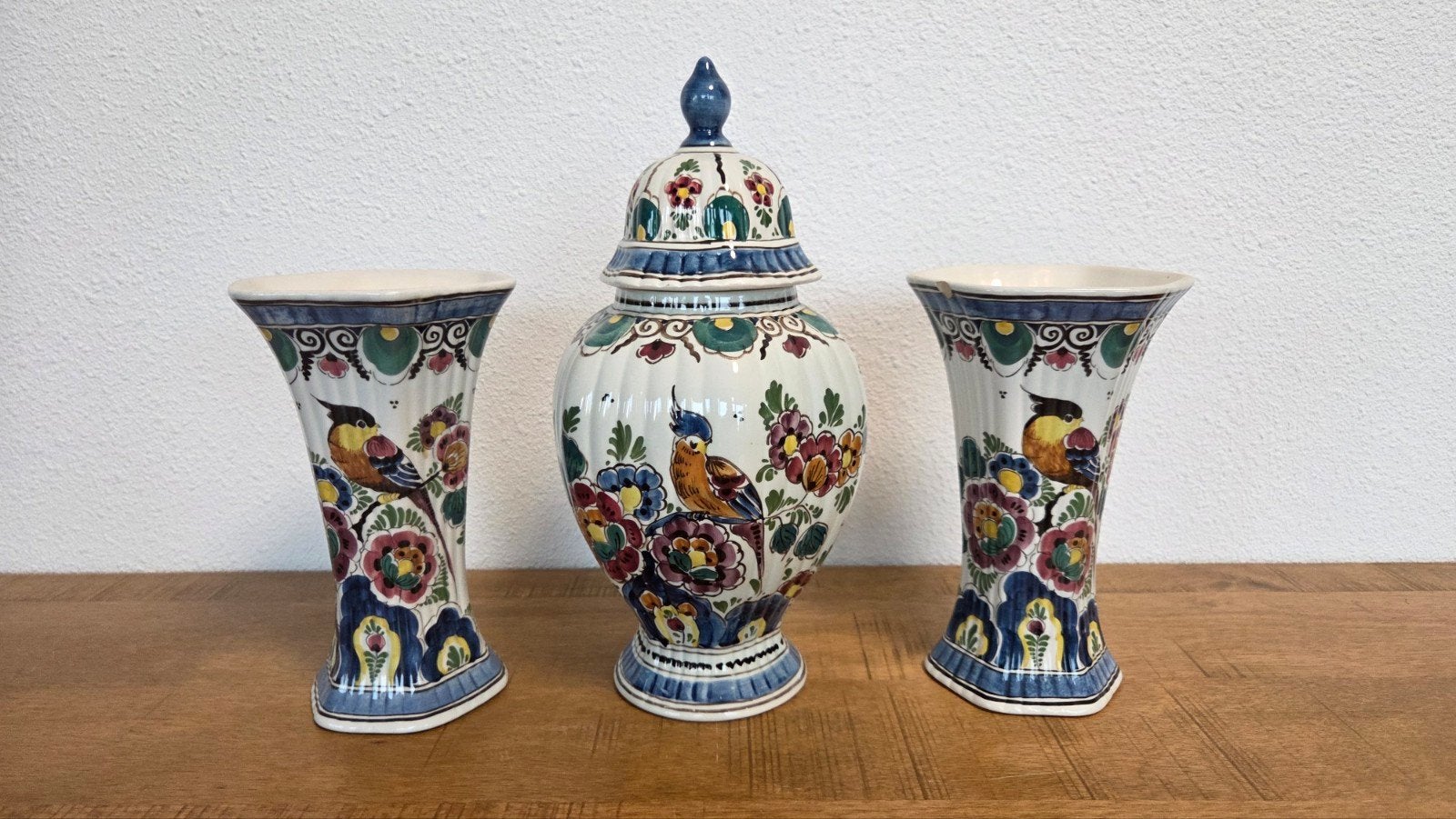 Polychroom Delfts Blauw vaas set met dekselvaas, Antiek en Kunst, Ophalen of Verzenden