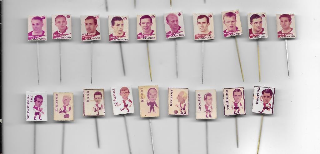 FEYENOORD OUD VOETBAL SPELERS GROEP 19 VERSCHILLENDE SPELDEN, Verzenden, Gebruikt, Sport