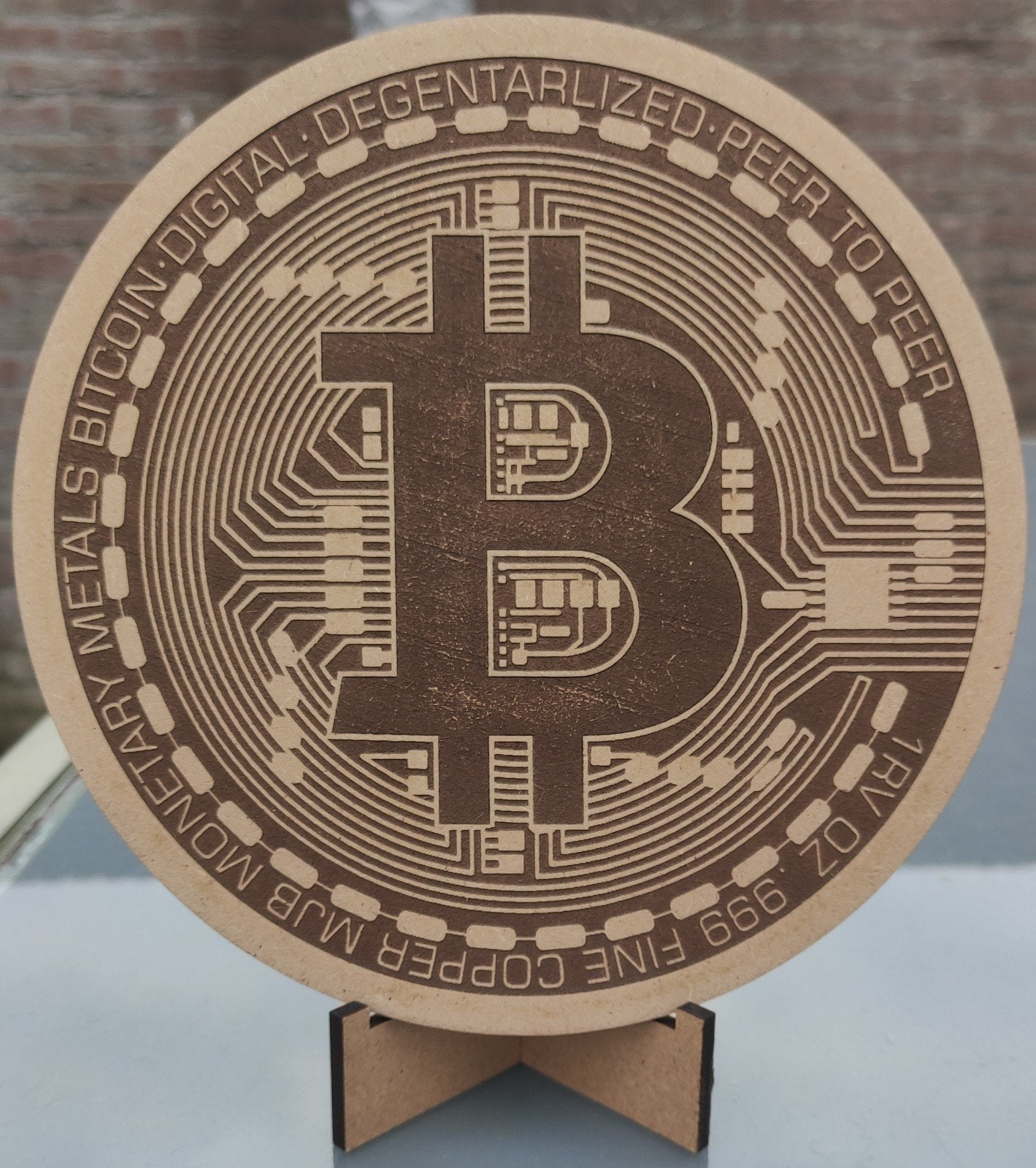 Laser Gegraveerde Bitcoin Decoratie, Hout – 20 cm Doorsnede., Overige typen, Overige onderwerpen, Ophalen of Verzenden, Handgemaakt