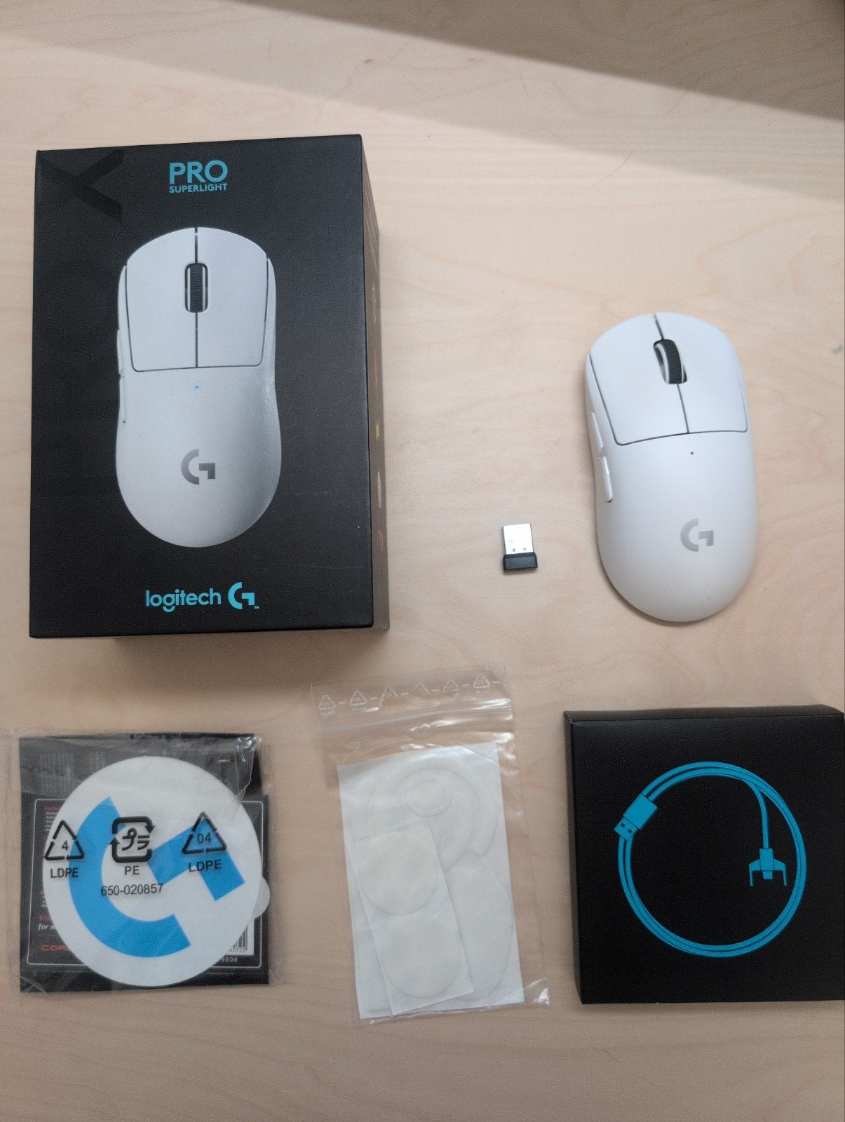 ZGAN - Logitech G Pro X Superlight muis (Wit) + skates, Rechtshandig, Muis, Ophalen of Verzenden, Zo goed als nieuw