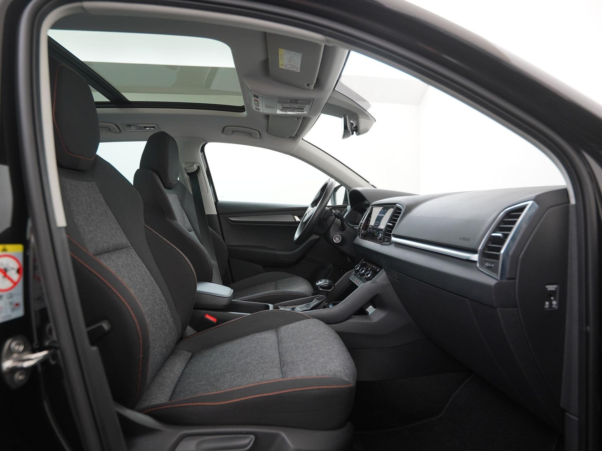 Skoda Karoq 1.5 TSI ACT Clever DSG | Panoramadak | DCC Adapt, Auto's, Stof, 4 cilinders, Zwart, Karoq