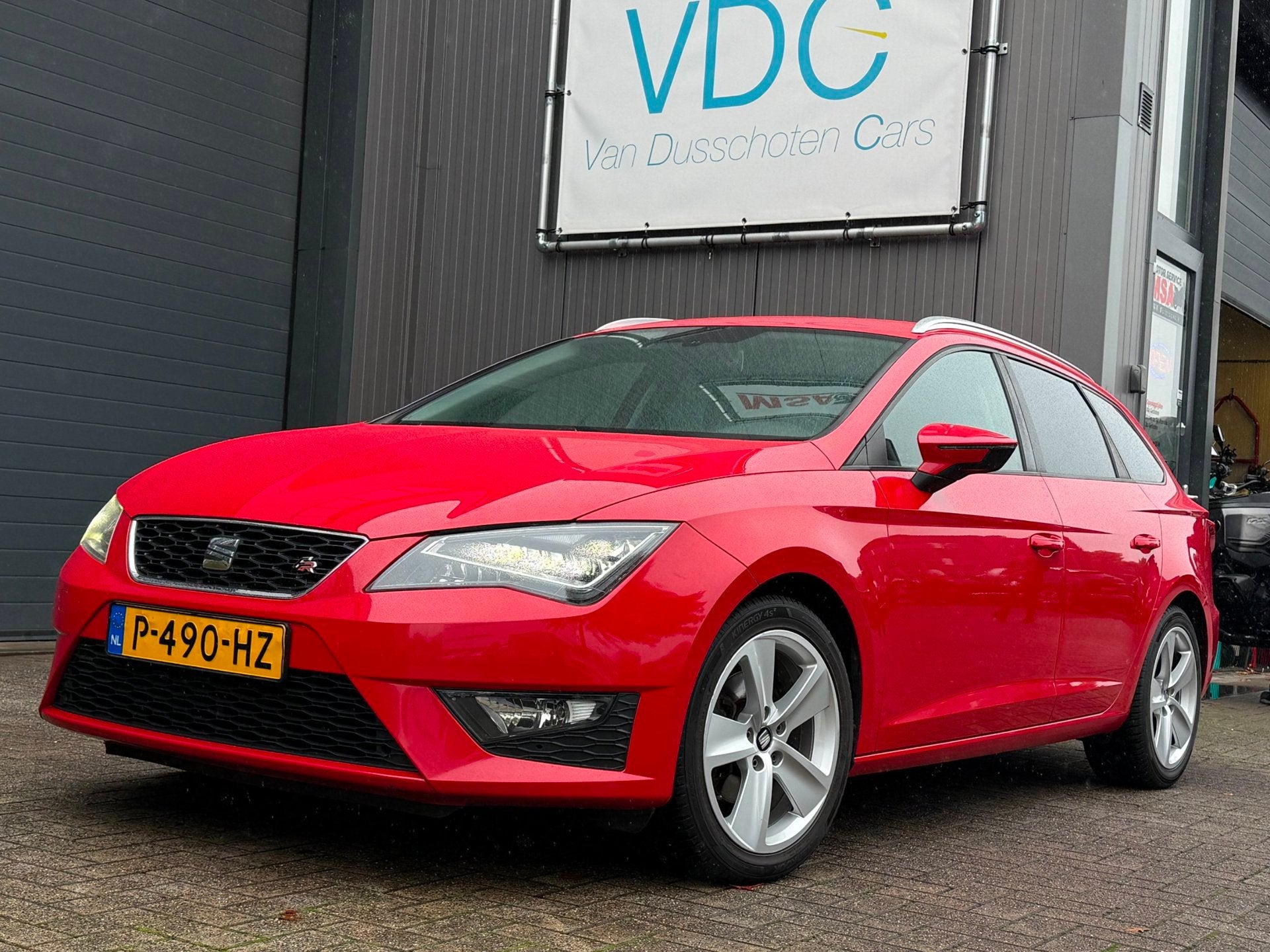 Seat Leon ST 1.4 TSI FR | Half Leder | Trekhaak | PDC, Voorwielaandrijving, Euro 5, Zwart, Leon