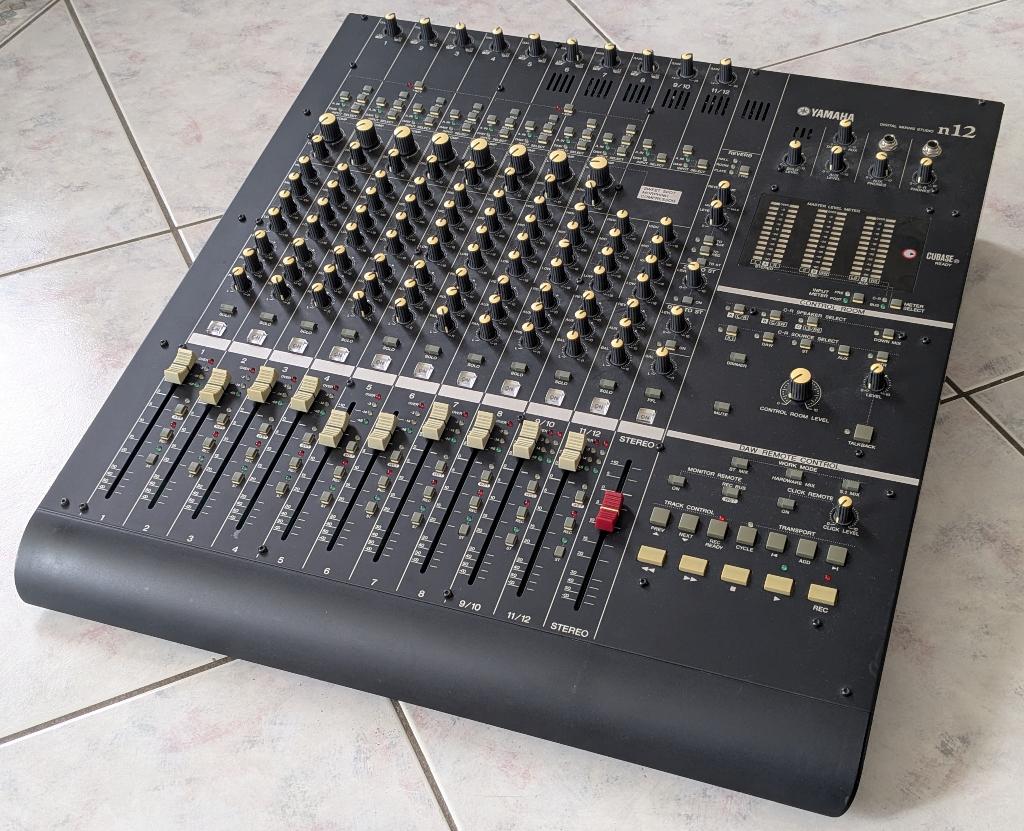 Yamaha n12 Digitale mixer & Cubase Pro 8 & Surround Support, Ophalen, Zo goed als nieuw, 10 tot 20 kanalen, Microfooningang