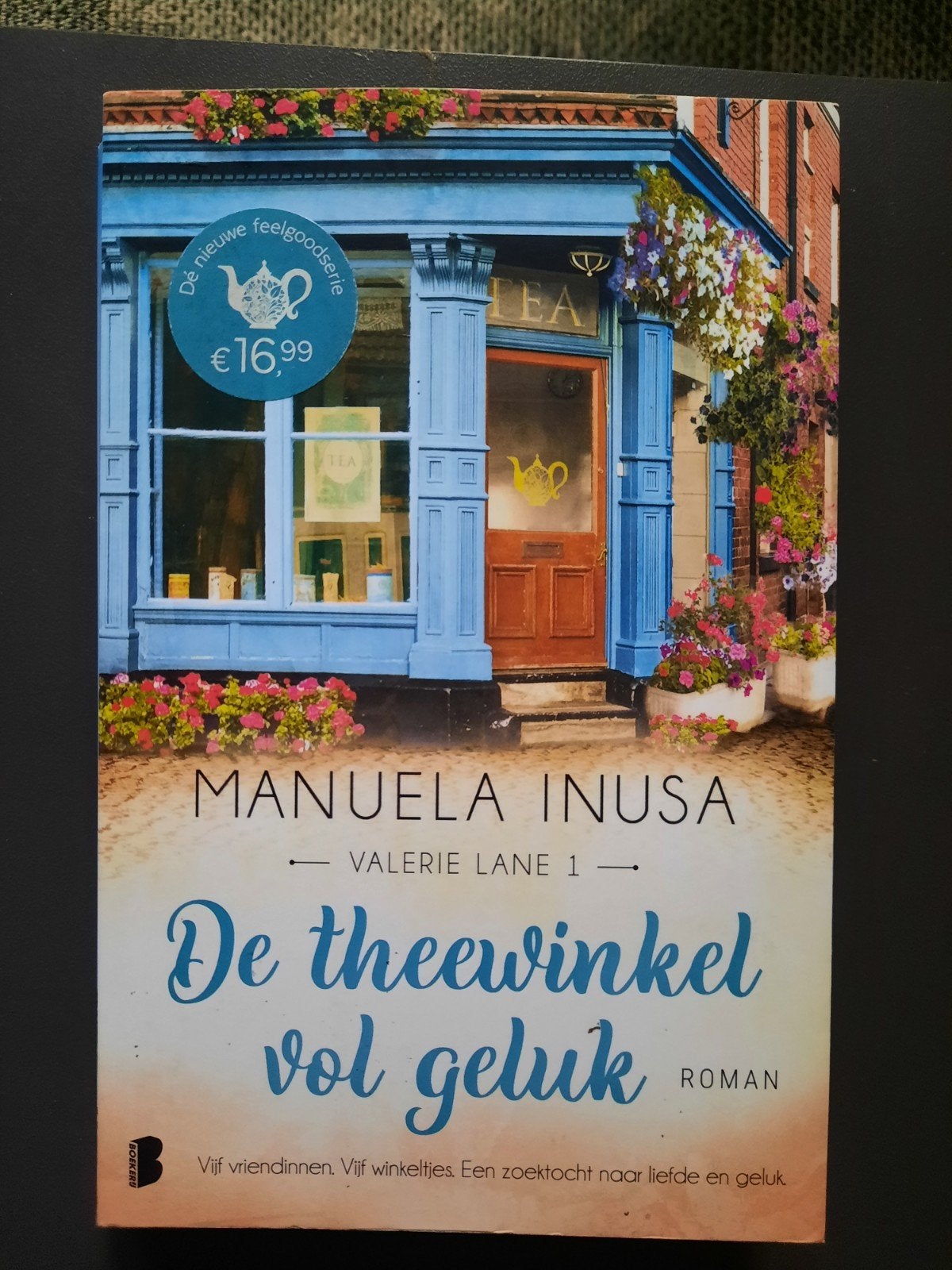 Manuela Inusa - De theewinkel vol geluk, Ophalen of Verzenden, Zo goed als nieuw, Manuela Inusa