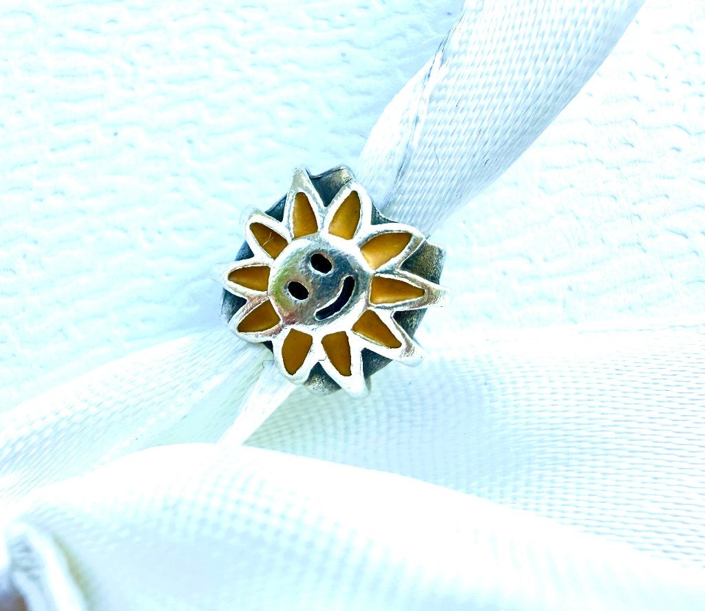 Pandora Smiling Sunshine bedel, Sieraden, Tassen en Uiterlijk, Bedels, Pandora, Ophalen of Verzenden, Zo goed als nieuw, 1 bedel