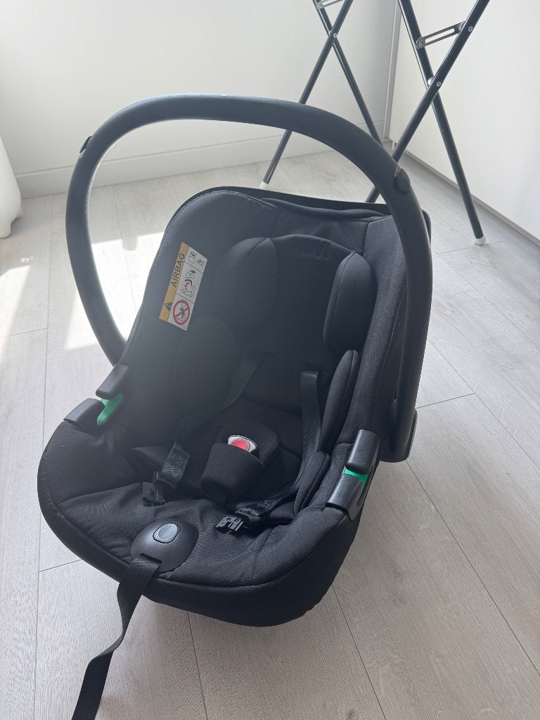 Nette autostoel novi met base, Kinderen en Baby's, Autostoeltjes, Ophalen of Verzenden, Zo goed als nieuw, Isofix, Verstelbare rugleuning