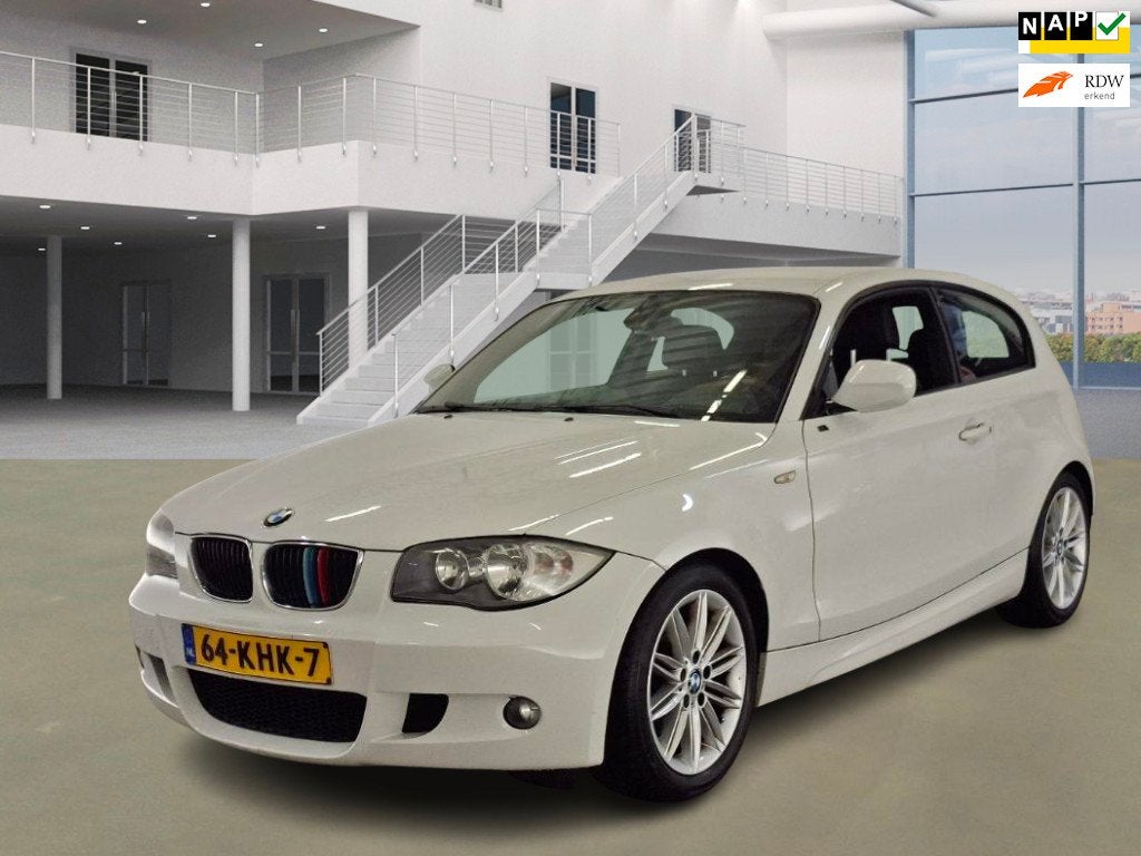 BMW 1-serie 118i M PAKKET|6BAK|XENON|NAVI|PSENSOR|HALFLEDER, Auto's, BMW, Euro 5, Achterwielaandrijving, 4 stoelen, Leder en Stof