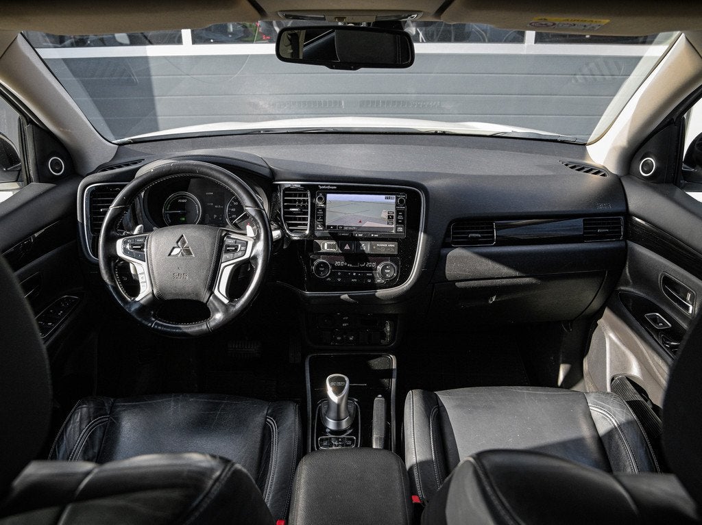 Mitsubishi Outlander 2.0 PHEV instyle | Leder | Xenon | 360, Auto's, Mitsubishi, 1998 cc, 4 cilinders, 1820 kg, Wit