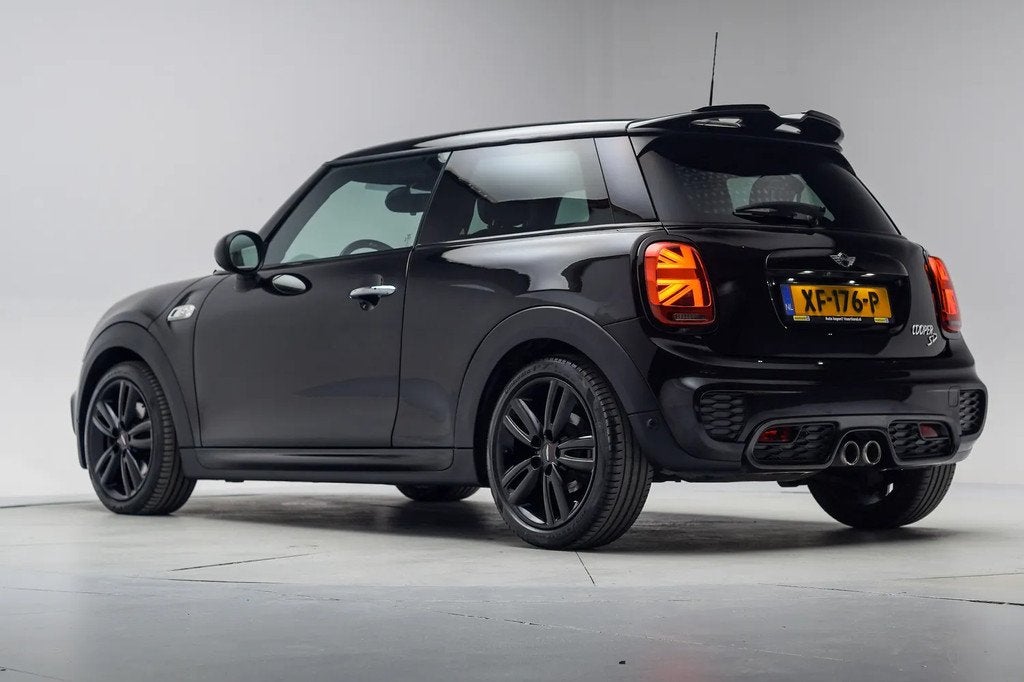 MINI Cooper S 2.0 Cooper SD Aut. [ JCW LED Leder Navi Camera, Auto's, Mini, Automaat, 4 cilinders, 1165 kg, Zwart
