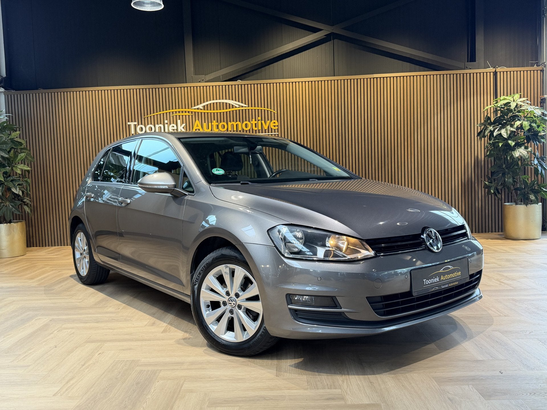 Volkswagen Golf 1.2 TSI Comfortline NAVIGATIE (bj 2015), Auto's, Voorwielaandrijving, Stof, Gebruikt, Huisgarantie