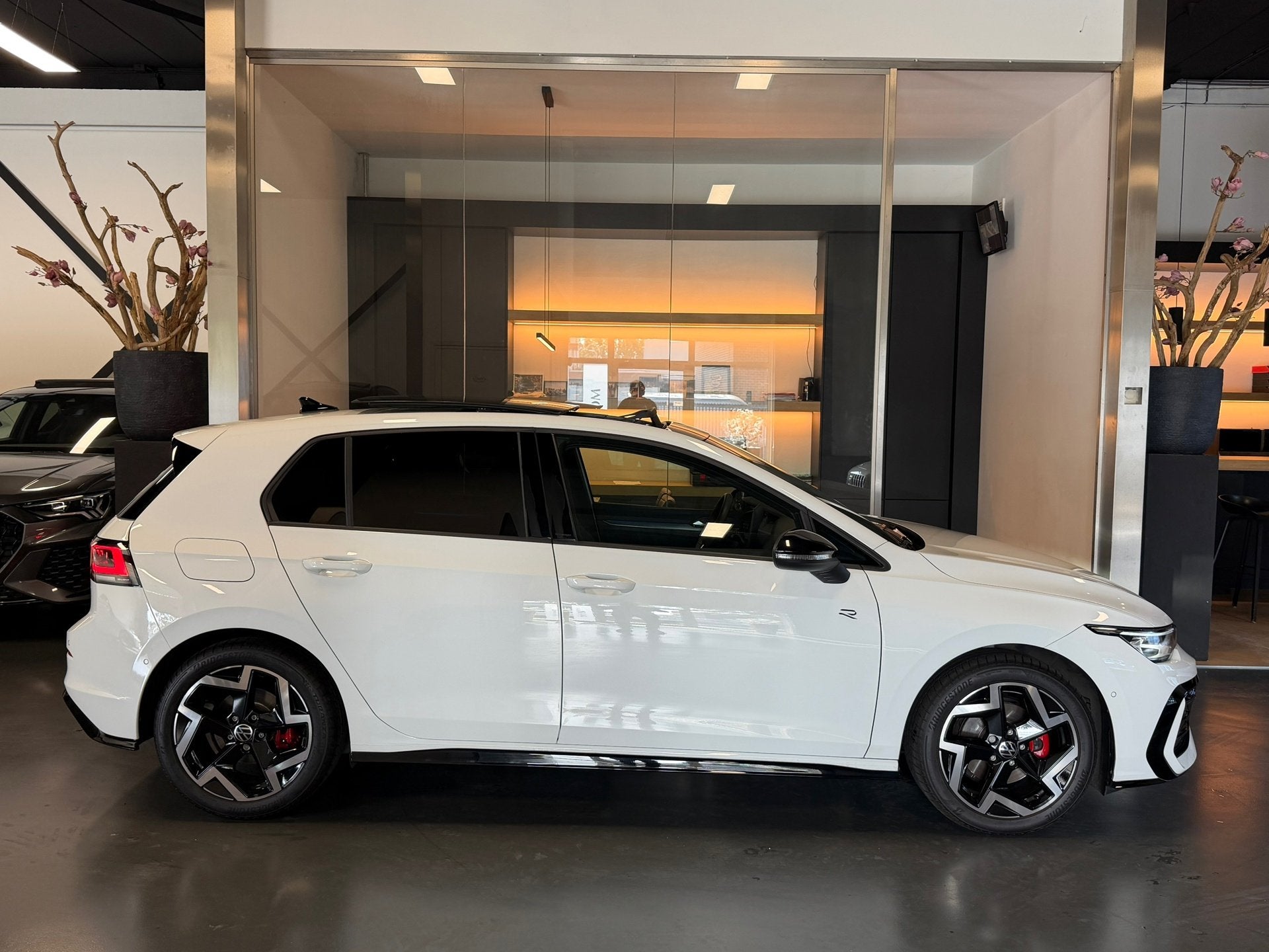 Volkswagen Golf 8.5 1.5 eTSI R-Line Facelift Panorama IQ-lig, Auto's, 4 cilinders, 150 pk, Wit, Origineel Nederlands