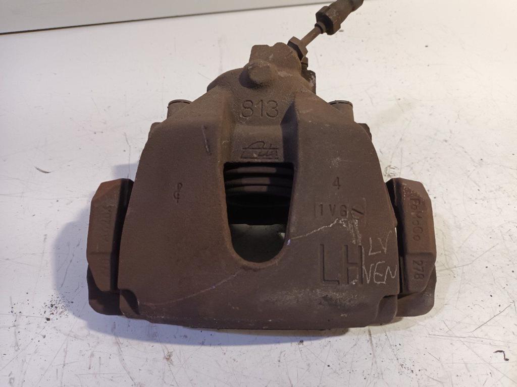 Remklauw links voor Ford Focus, Onderdelen@venauto.nl, Van der Ven Autorecycling B.V., Gebruikt, Ettenseweg 76, 4706 PB Roosendaal, The Netherlands