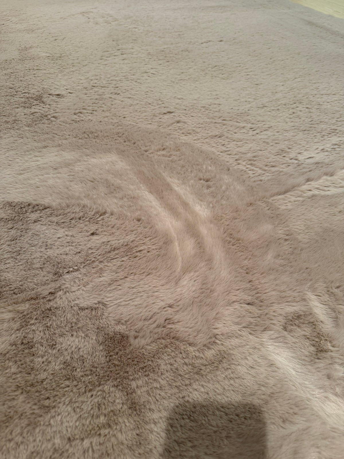 Rabbit fluffy retangle taupe creme 200x300, Ophalen of Verzenden, Nieuw, Rechthoekig