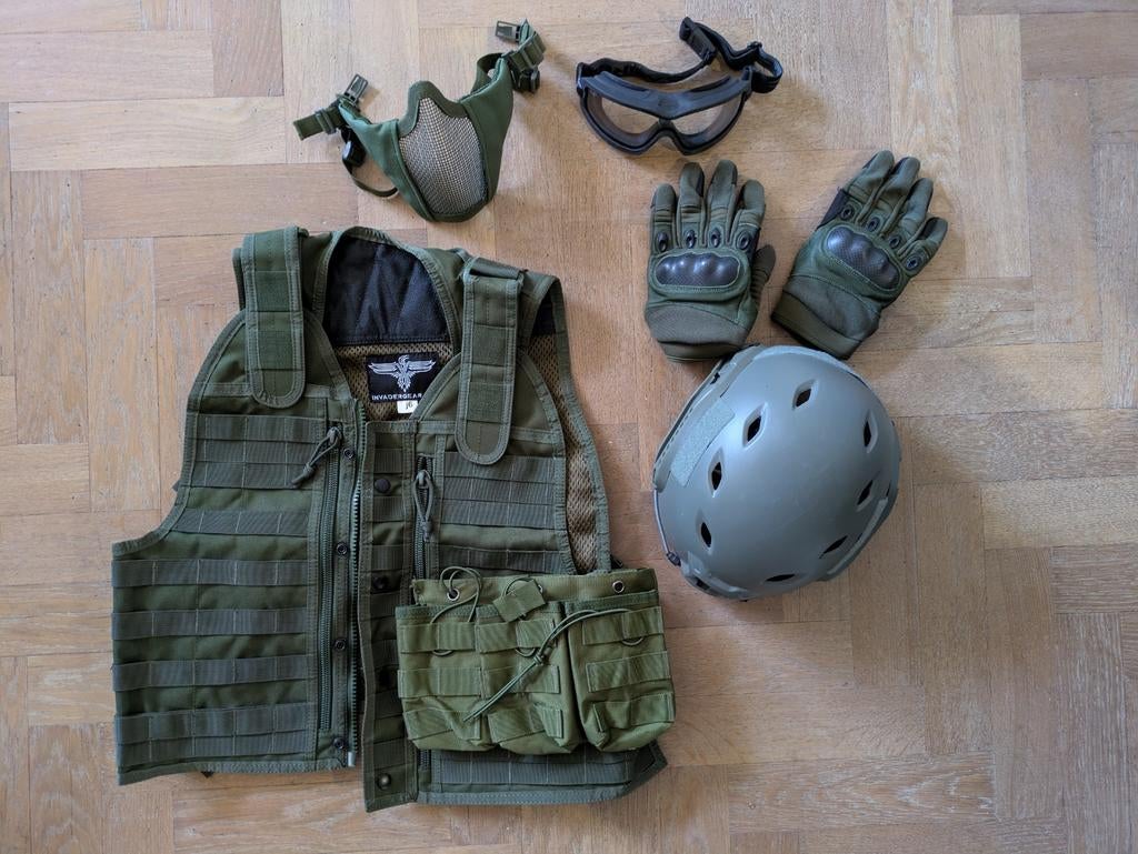 Airsoft Toebehoren Set: Helm, Mondmasker, Vest, Handschoenen, Ophalen of Verzenden, Zo goed als nieuw