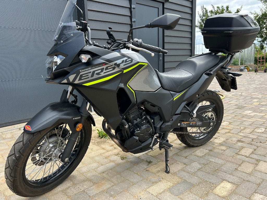 Kawasaki versus X 300 a2 sept 2020 4145 km zgan, Motoren, Motoren | Kawasaki, 296 cc, Nieuw, Particulier, Toermotor