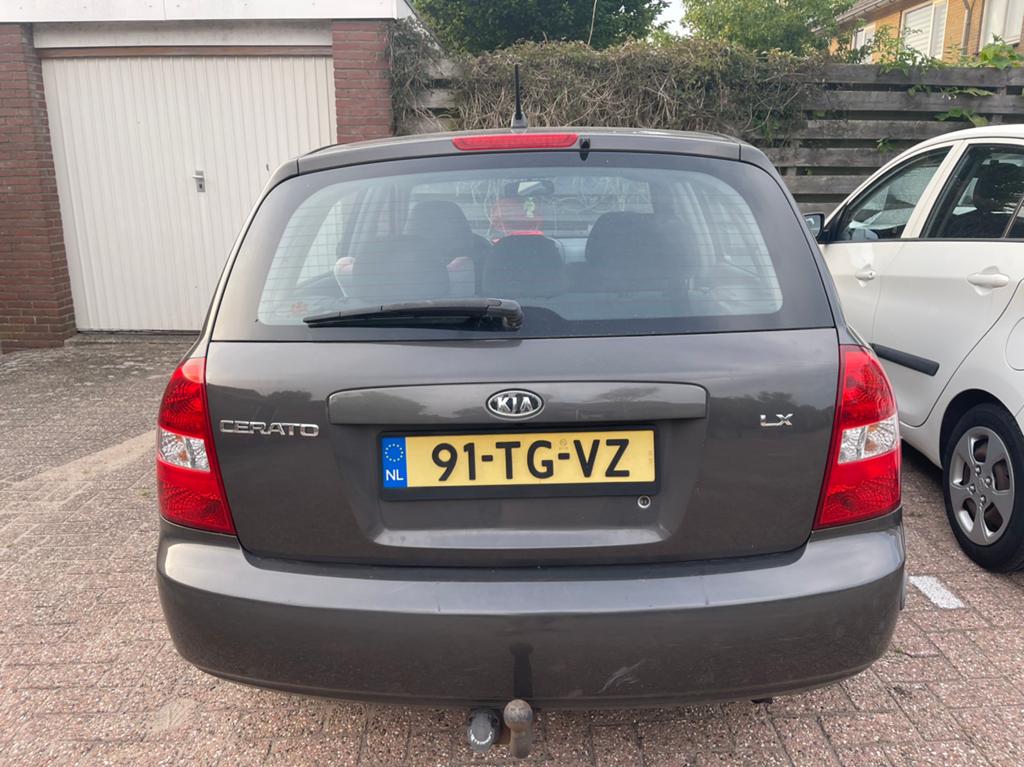 Kia Cerato 1.6 5DR 2006 Grijs, Auto's, Kia, Cerato, LPG, C, Hatchback, Handgeschakeld, Origineel Nederlands, Zilver of Grijs, Voorwielaandrijving