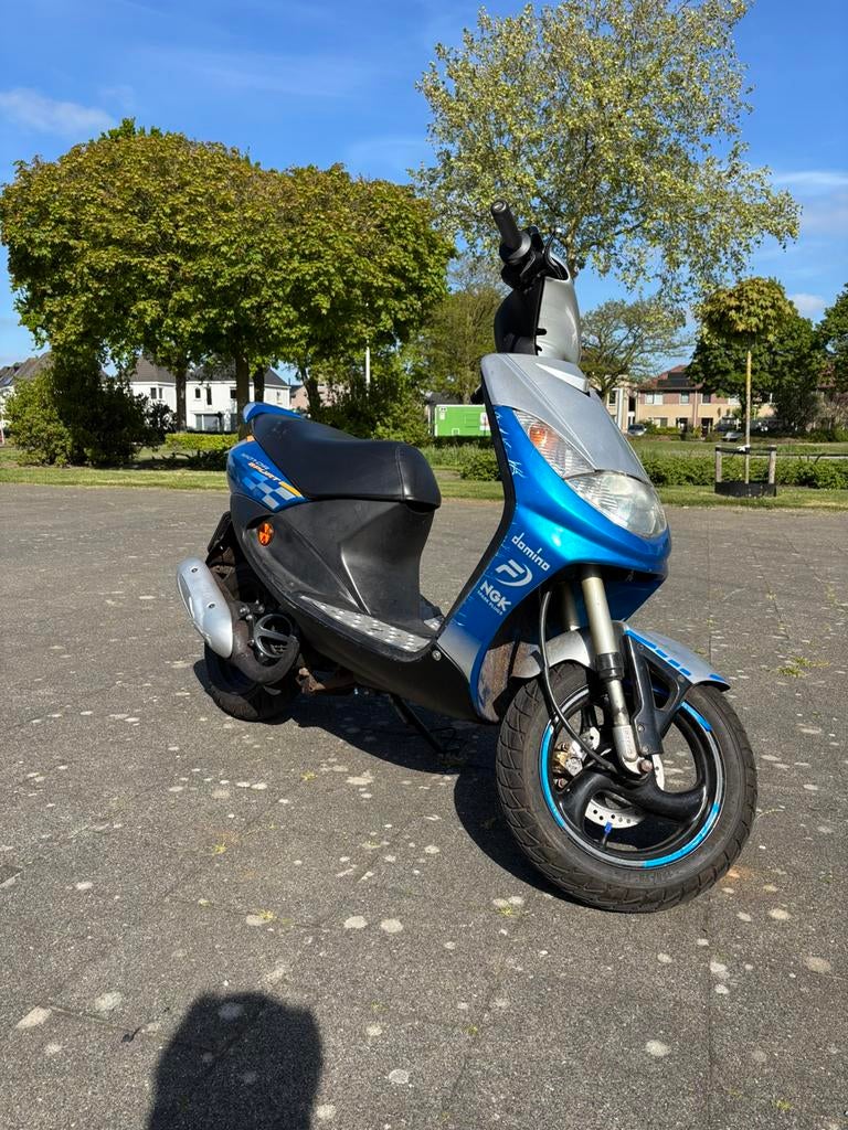 Peugeot viva city 70cc, Fietsen en Brommers, Scooters | Peugeot, Ophalen, Tweetakt, Zo goed als nieuw, Vivacity