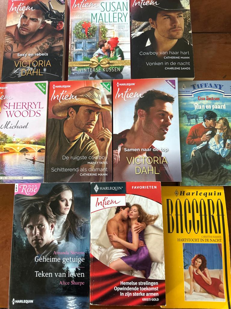Romantische Harlequin Intiem boeken - 10 stuks, Ophalen of Verzenden, Gelezen, Nederland