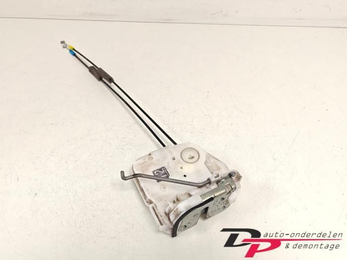 Deurslot Mechaniek 4Deurs rechts-achter van een Mitsubishi S, Gebruikt, -, -, Ophalen of Verzenden