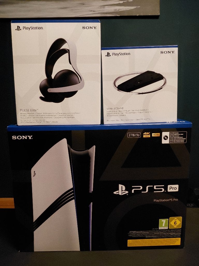 Playstation 5 pro 2tb + Pulse Elite Headset & Stand, Spelcomputers en Games, Spelcomputers | Sony PlayStation 5, Zo goed als nieuw