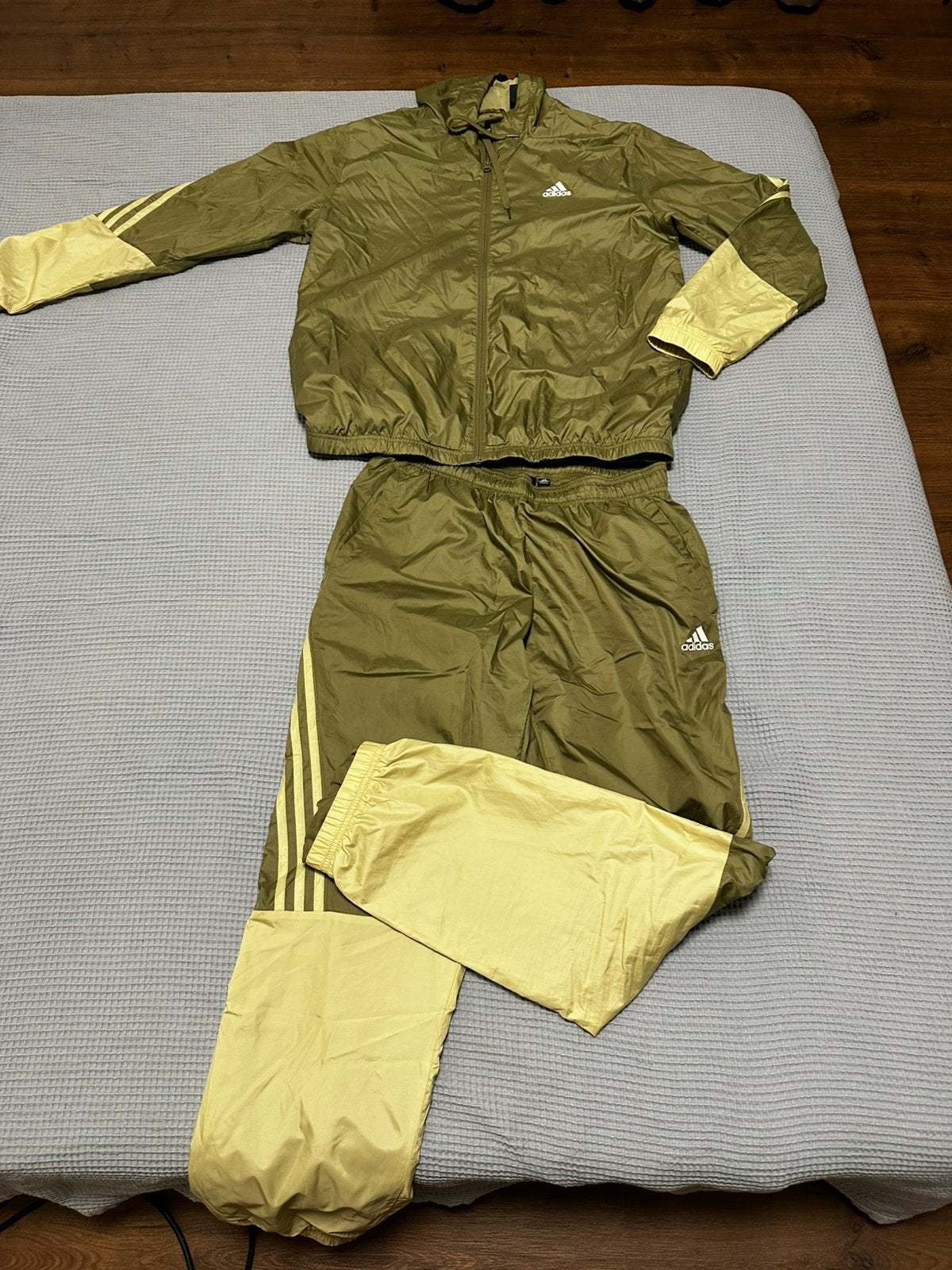 Adidas trainingspak heren maat M, Kleding | Heren, Sportkleding, Ophalen of Verzenden, Zo goed als nieuw, Groen, Algemeen