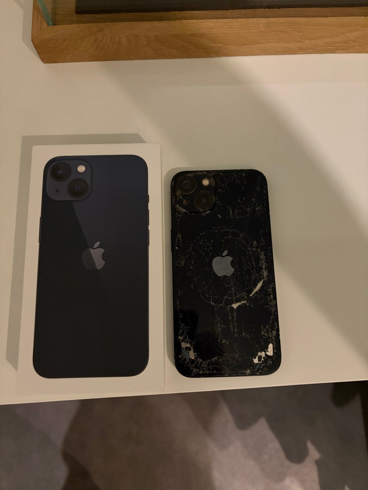 Foto 4 van iPhone 13 128 GB - Achterkant beschadigd