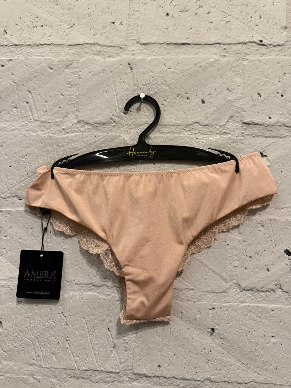 Ambra string 38 NIEUW!! Nu €10, Ophalen of Verzenden, Beige, String