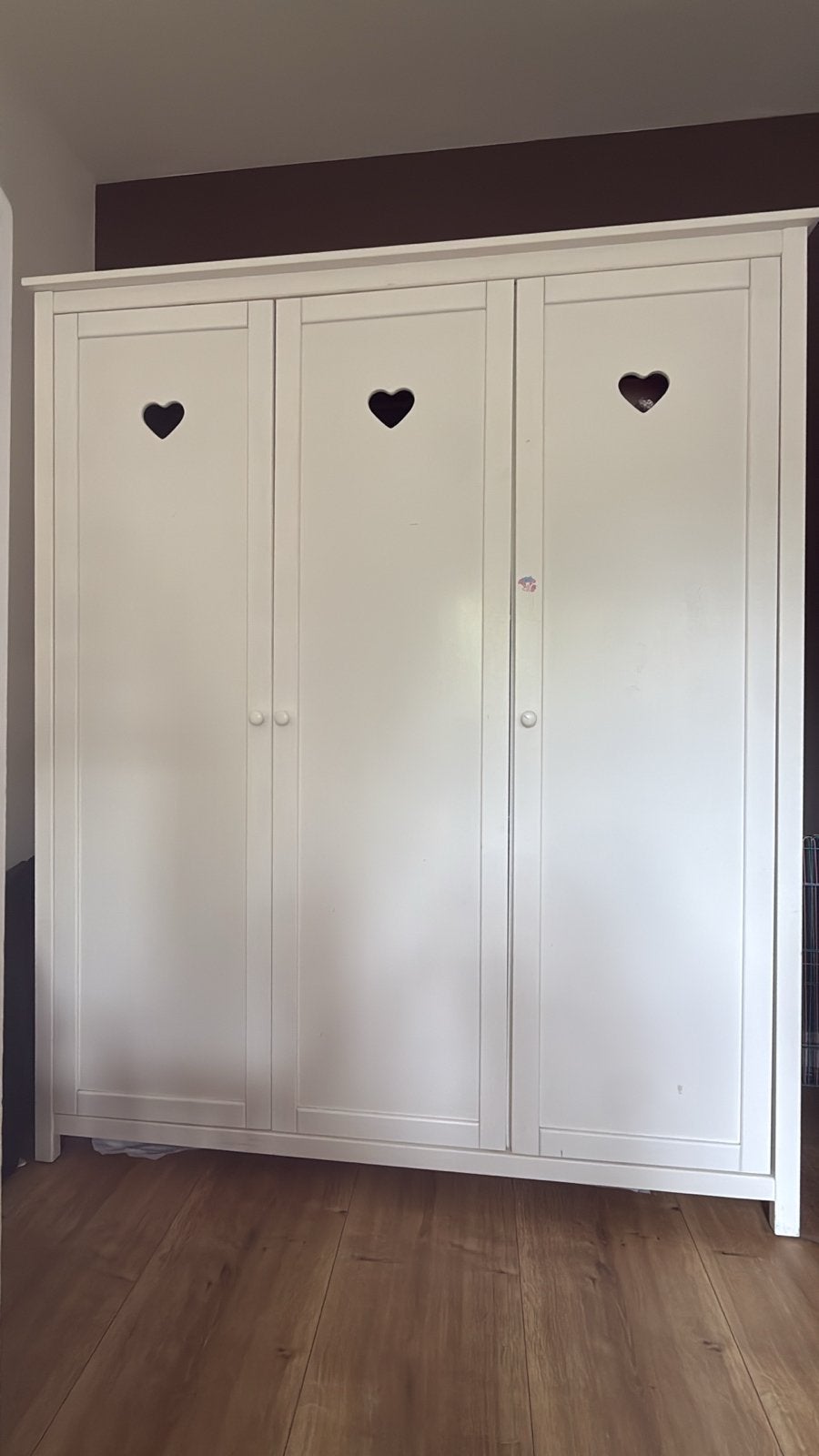Witte Amori kledingkast met hartjes, 159x57x190 cm, Huis en Inrichting, Kasten | Kledingkasten, Ophalen, Met plank(en), Gebruikt