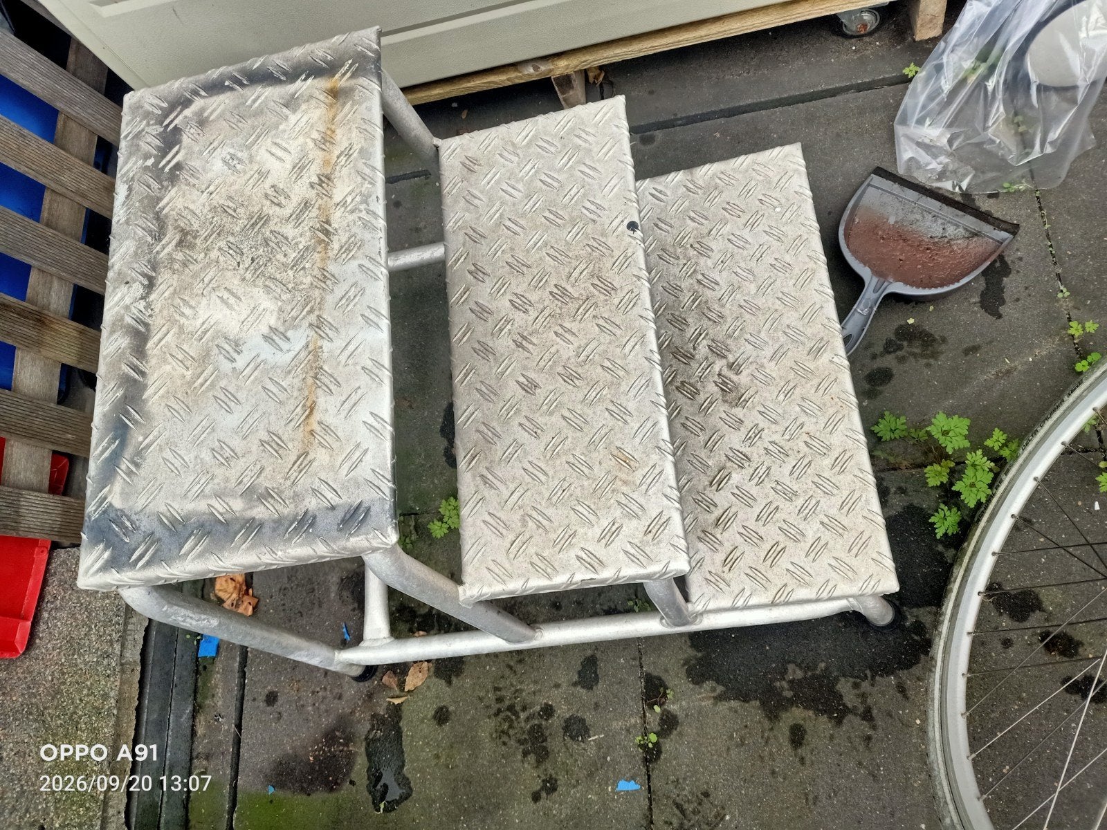 Stevige aluminium trap met 3 treden, Doe-het-zelf en Verbouw, Ophalen of Verzenden, Gebruikt, Trap, Minder dan 2 meter