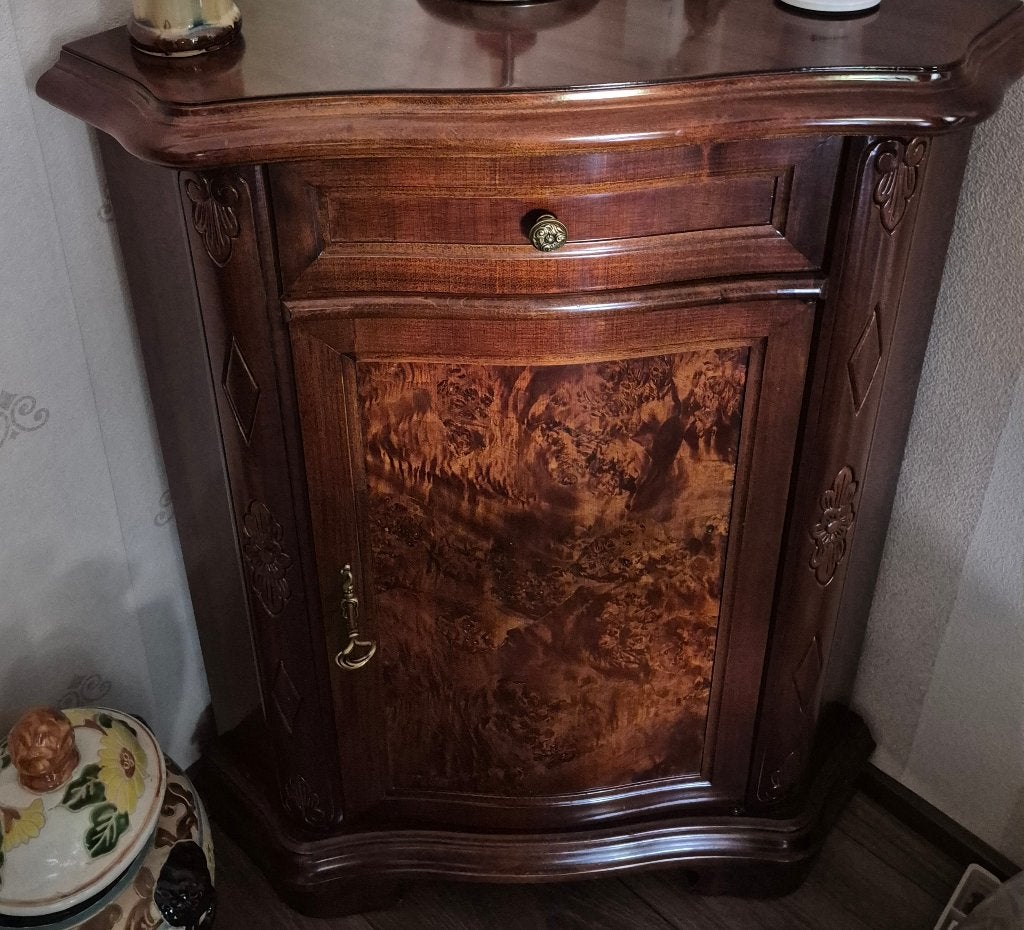 Notenhouten hoekkastjes (2 stuks), Ophalen, Hout, Bruin, Klassiek