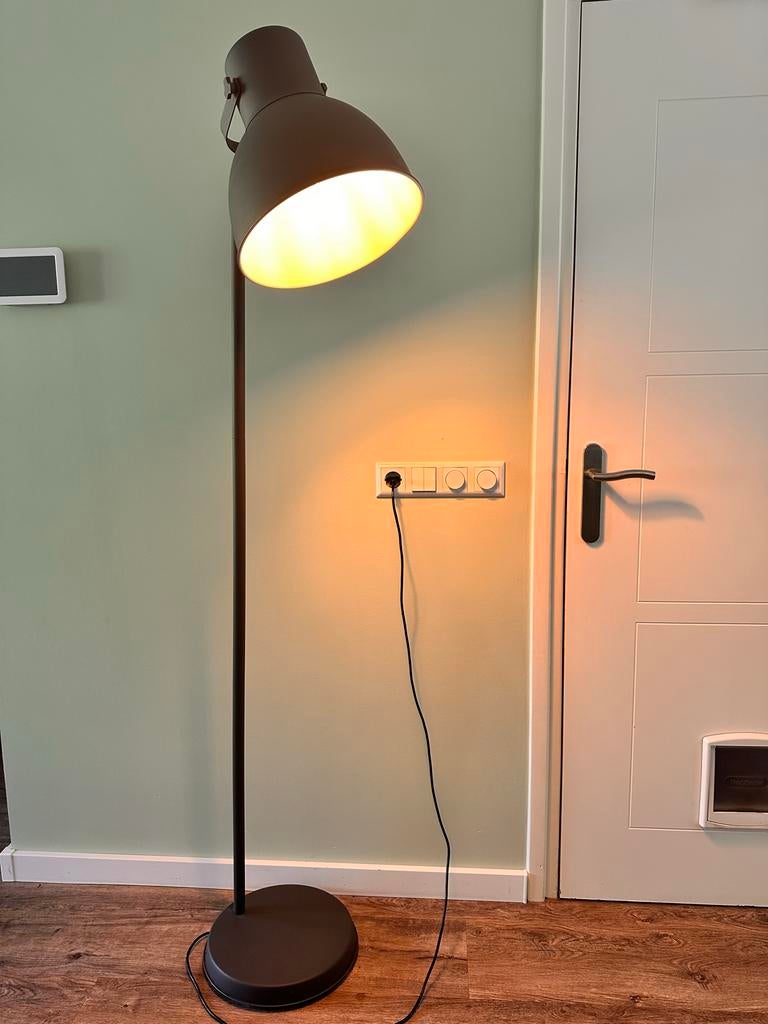 IKEA Hektar staande lamp - Donkergrijs, Huis en Inrichting, Ophalen, Zo goed als nieuw, Metaal, 150 tot 200 cm