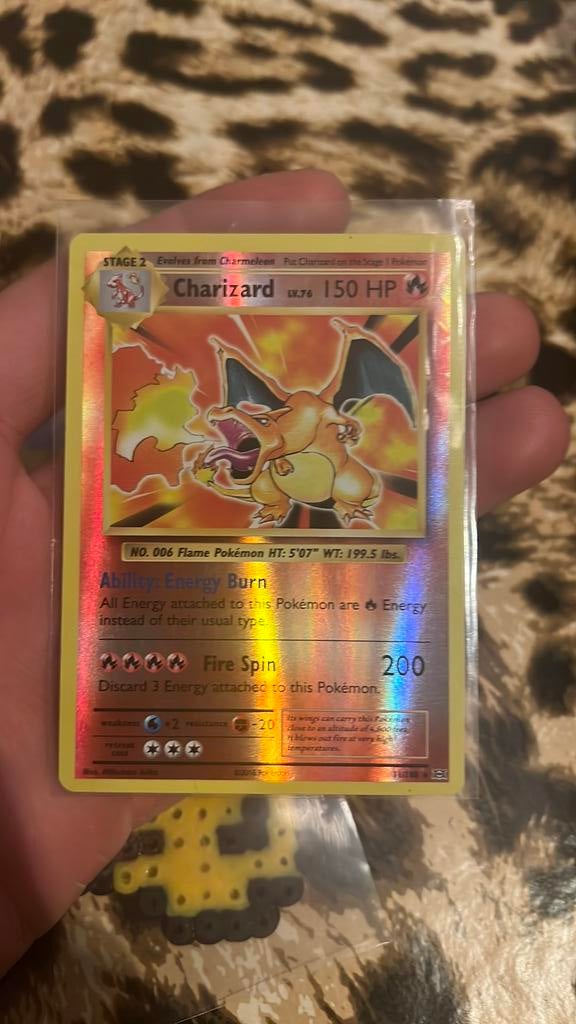 Charizard pokemon kaart, Hobby en Vrije tijd, Verzamelkaartspellen | Pokémon, Ophalen of Verzenden, Zo goed als nieuw