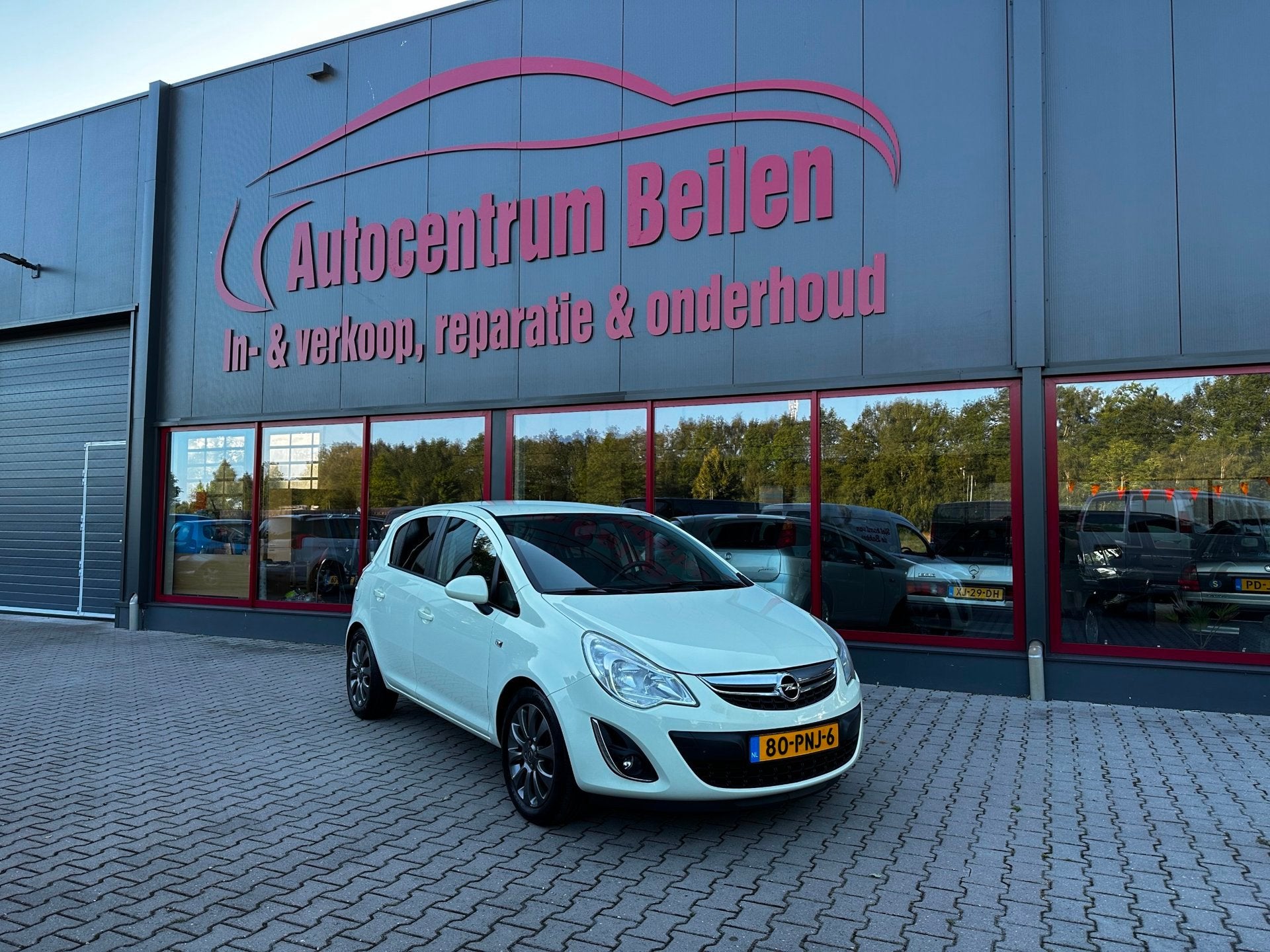 Opel Corsa 1.4-16V Edition / Dealer Onderh / Airco / Navi /, Auto's, Voorwielaandrijving, Euro 5, Gebruikt, 1398 cc