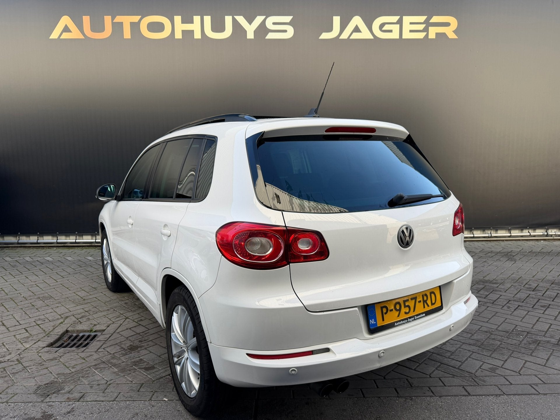 Volkswagen Tiguan 1.4 TSI Easyline Pano Stoelverwarming, Voorwielaandrijving, Zwart, 4 cilinders, 150 pk