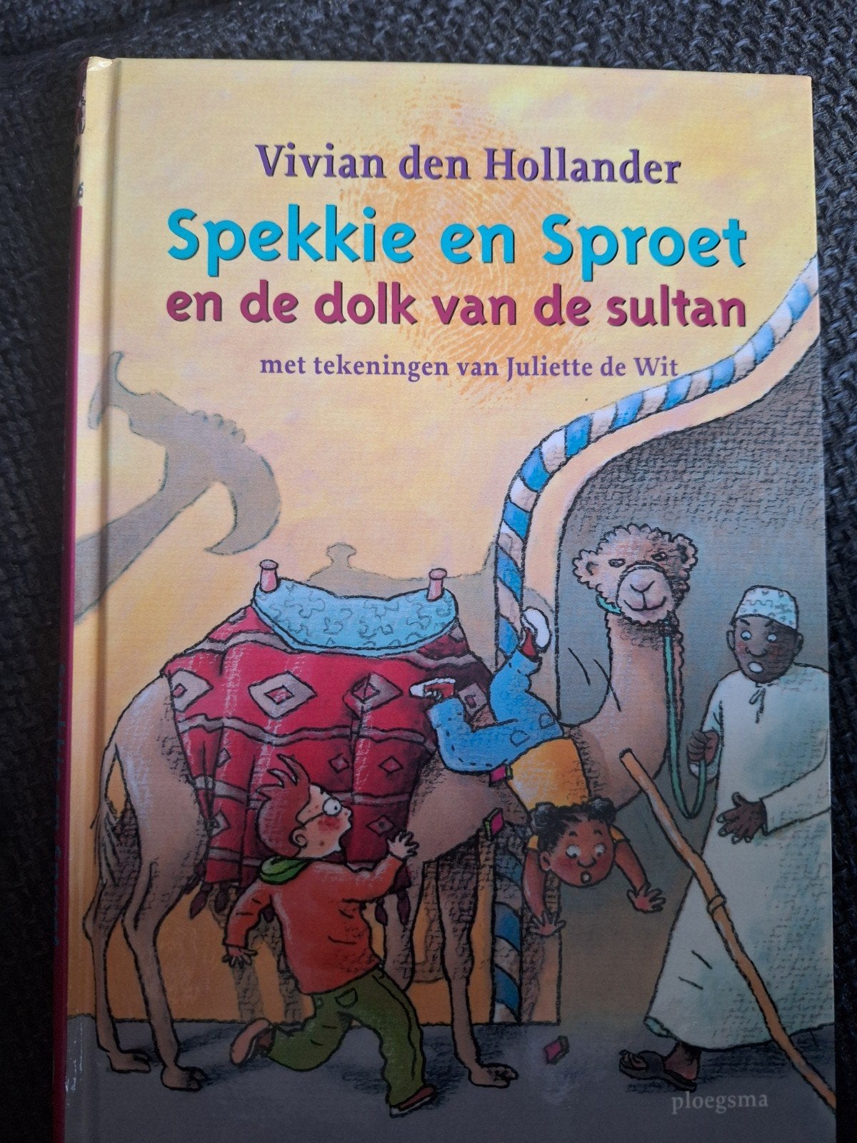 Spekkie en Sproet en de dolk van de sultan -V. den Hollander, Ophalen, Zo goed als nieuw, Vivian den Hollander