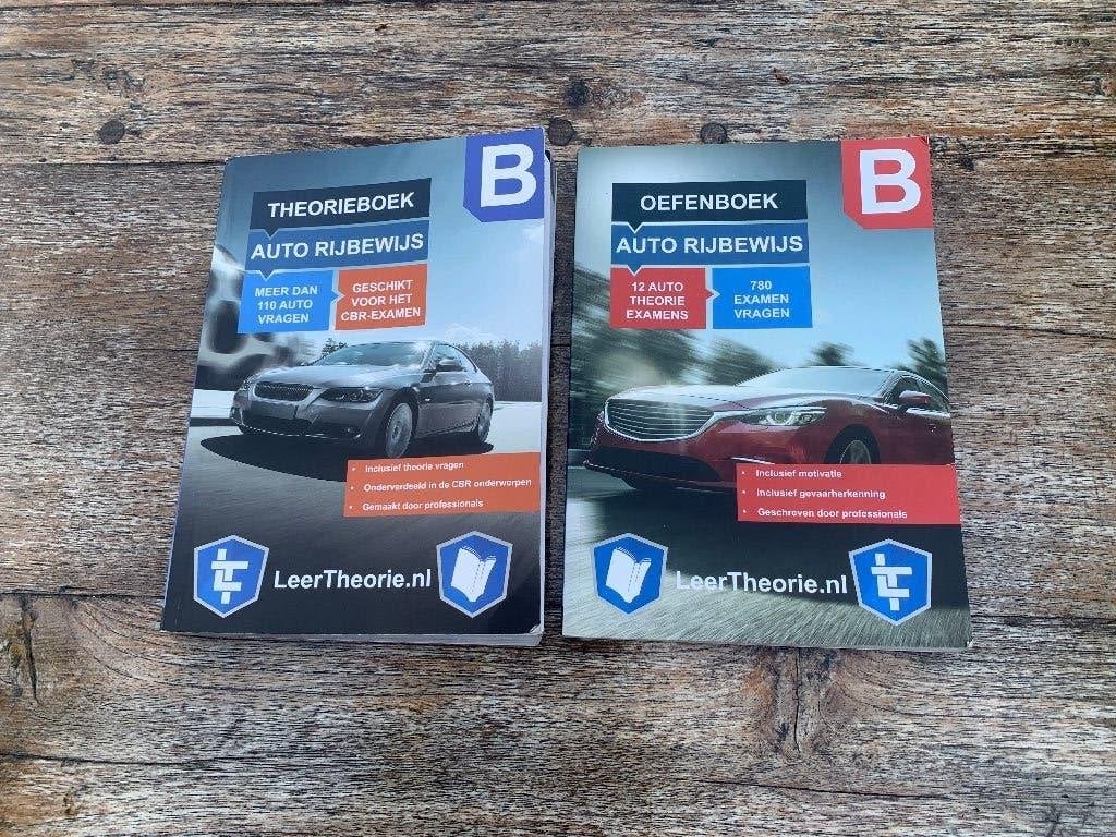 theorieboek en boek oefenexamens autorijbewijs, Boeken, Auto's | Boeken, Ophalen, Zo goed als nieuw, Algemeen