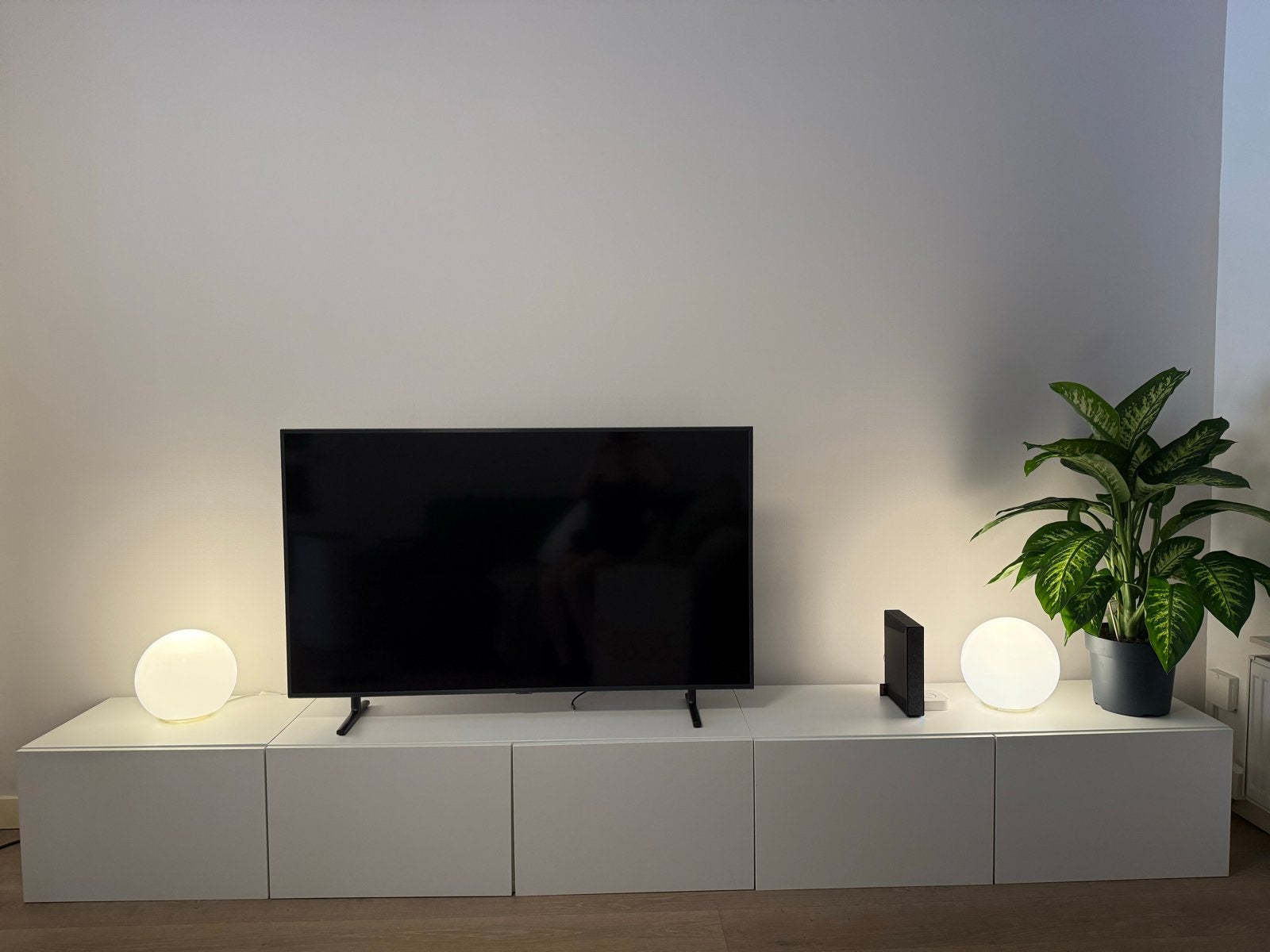 IKEA BESTÅ TV-meubel/kast met deuren, wit, Ophalen, Overige materialen, Gebruikt, 200 cm of meer