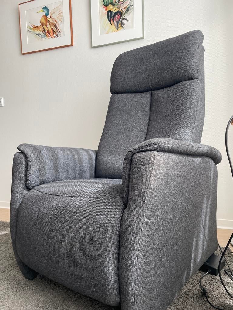 Relaxfauteuil en sta-op stoel, Huis en Inrichting, Fauteuils, Zo goed als nieuw, 50 tot 75 cm, 75 tot 100 cm, Ophalen