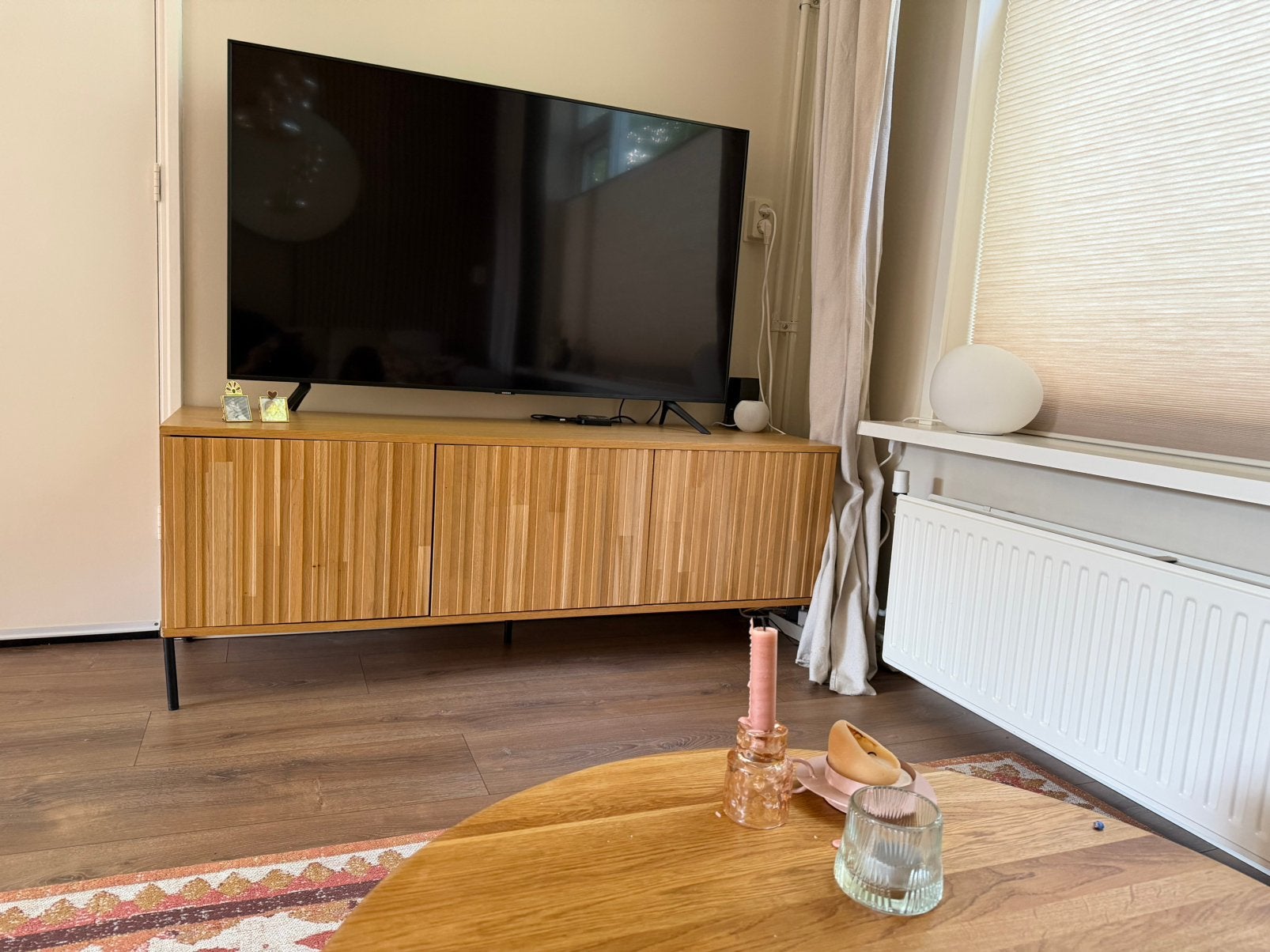Woood tv meubel Gravure, Huis en Inrichting, Kasten | Televisiemeubels, Ophalen, Zo goed als nieuw, 25 tot 50 cm, Minder dan 100 cm